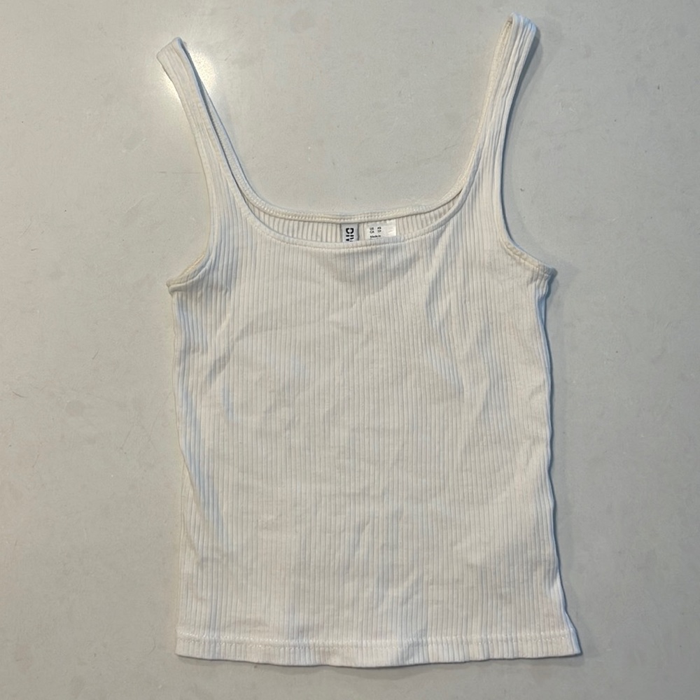 DIVIDED H&M SIZE (XS) CROP TANK TOP